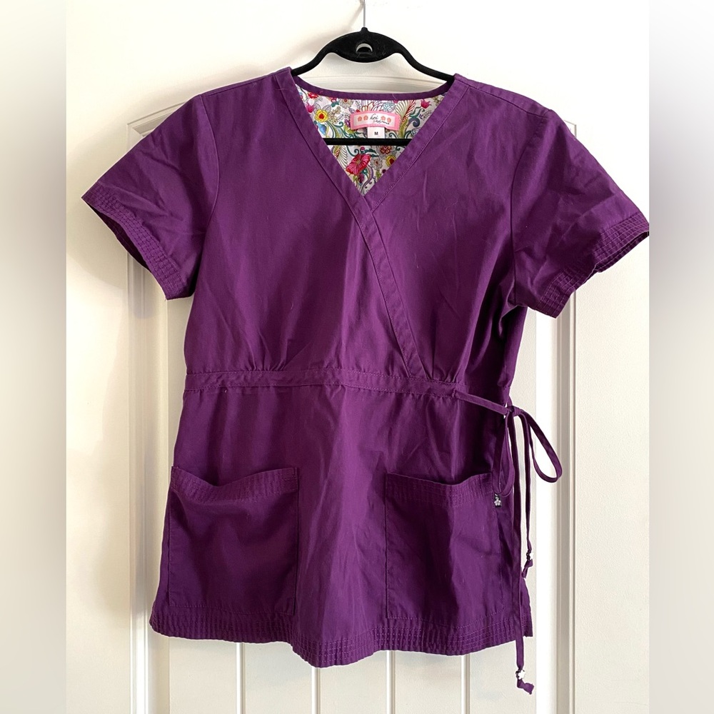 Koi Classics Katelyn Scrub Top Size Medium (pair)